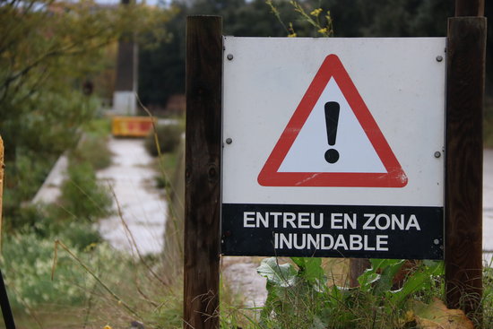 A warning sign by the Ripoll river in Sabadell on November 15 2018 (by Norma Vidal)